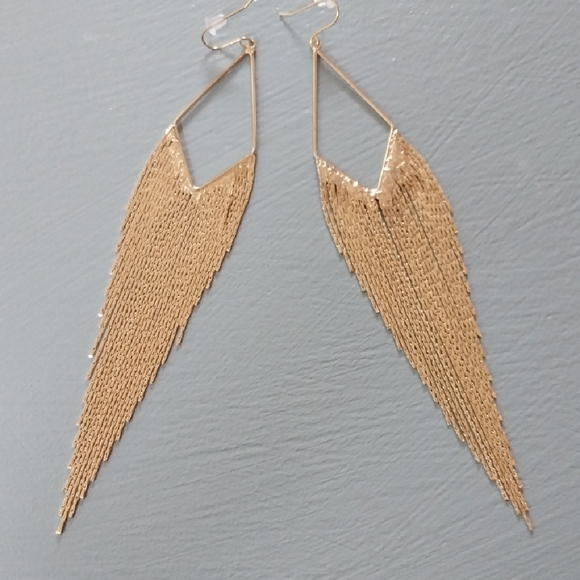 Jewelry - Elegant Gold Dangle Earrings